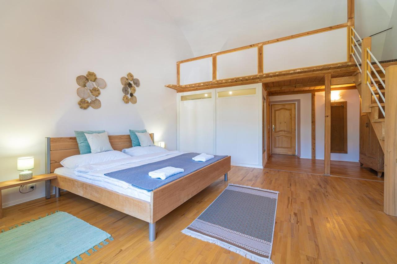 Bed & Breakfast Hugo Plesivec Exterior foto
