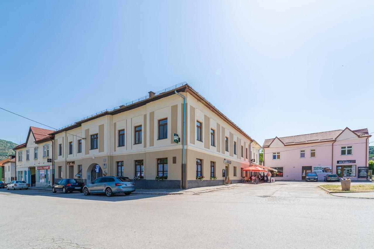 Bed & Breakfast Hugo Plesivec Exterior foto