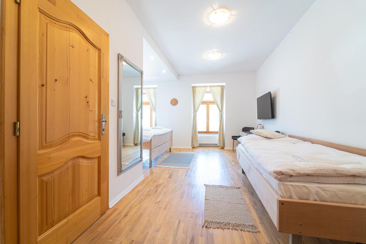 Bed & Breakfast Hugo Plesivec Exterior foto