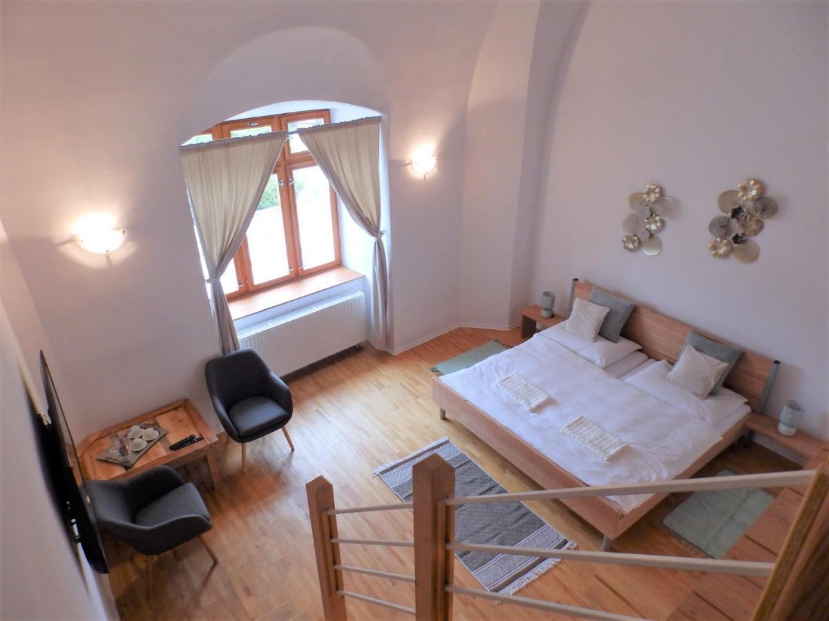 Bed & Breakfast Hugo Plesivec Exterior foto