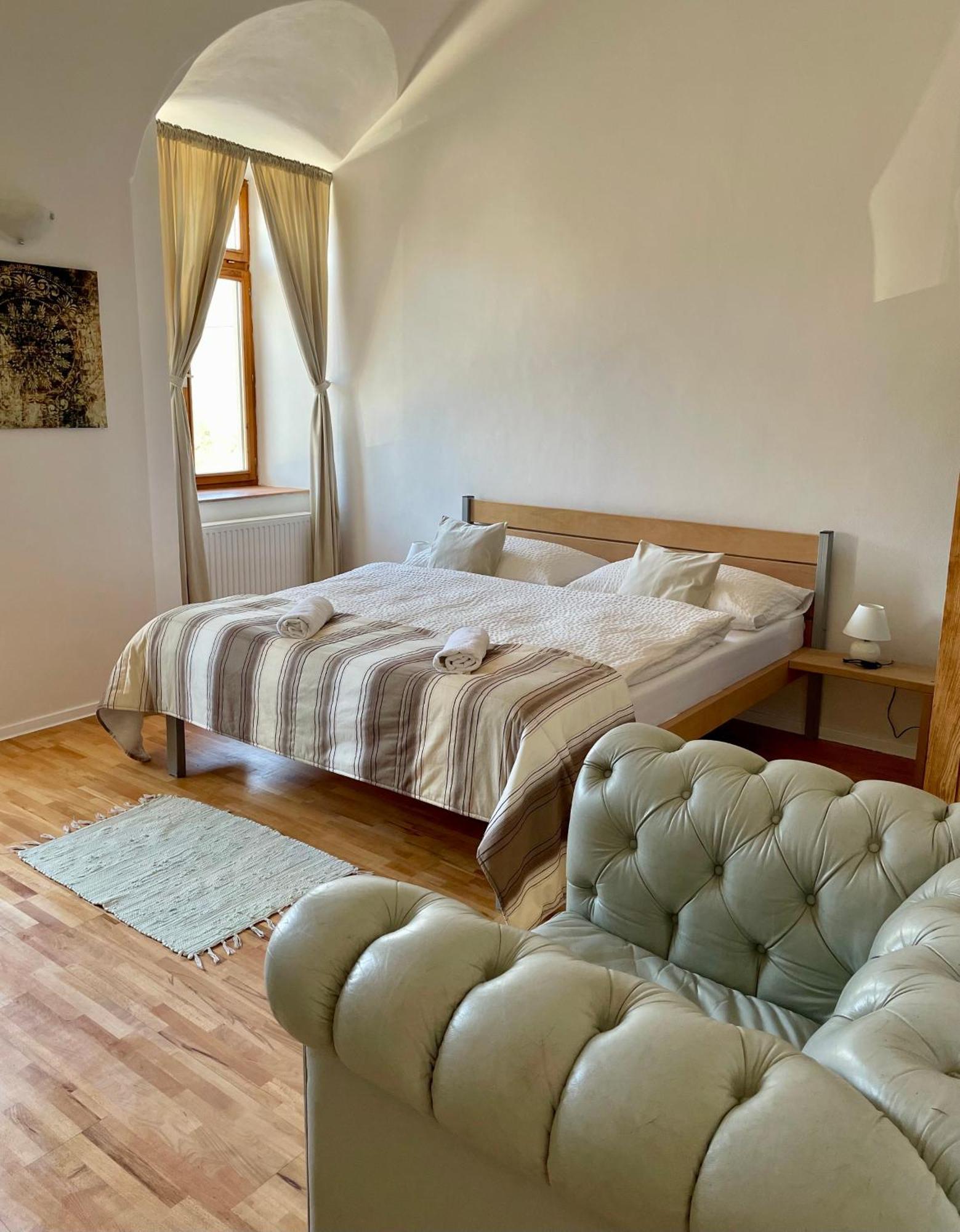 Bed & Breakfast Hugo Plesivec Exterior foto
